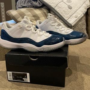 Air Jordan 11 Retro Low LE